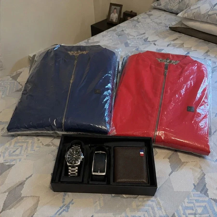 Cliente vestindo a jaqueta Soberano azul marinho